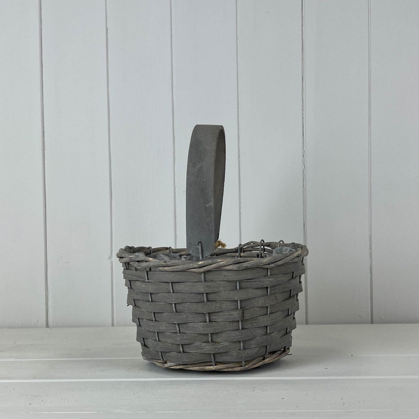 Greywashed Woodchip Trug With Flexi Handle