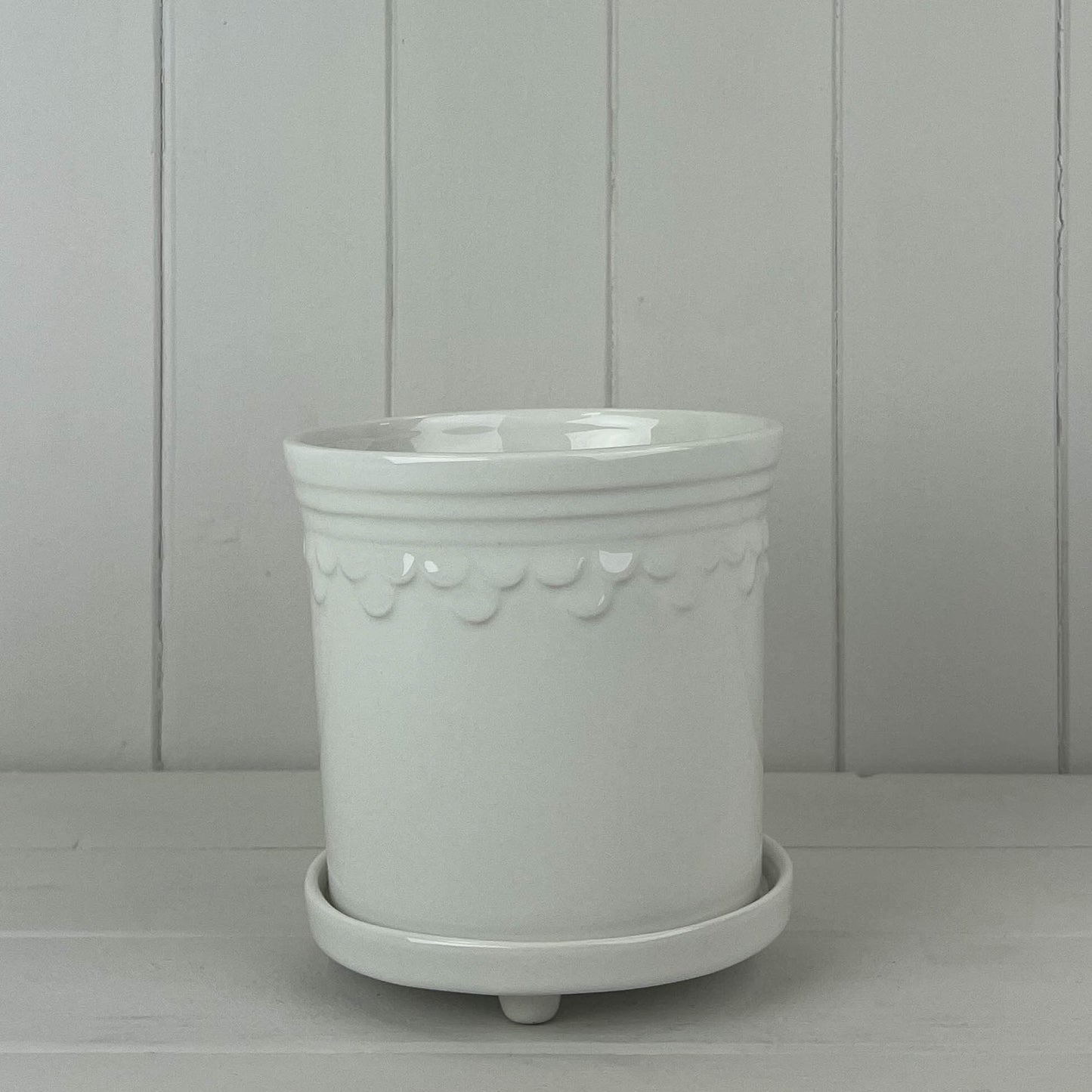 White Saucer Pots