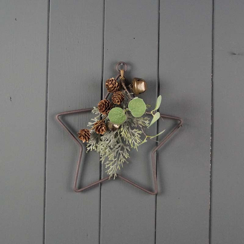 Wire Star Wreath With Foliage