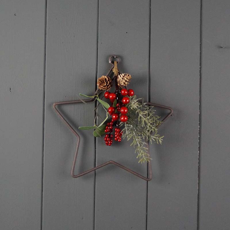 Wire Star Wreath With Foliage